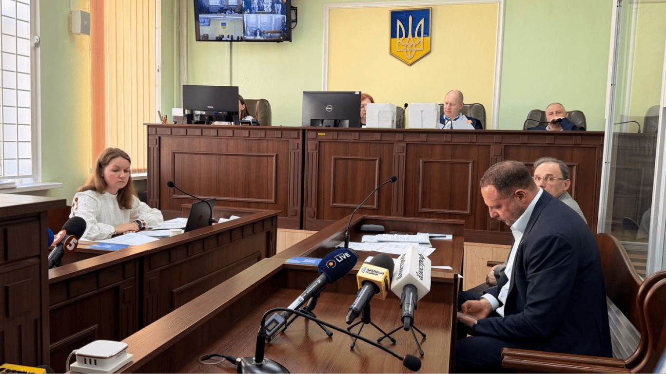 Суд оставил без изменений меру пресечения для Ермака