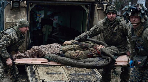 Евакуація 300-их: робота медиків на полі бою