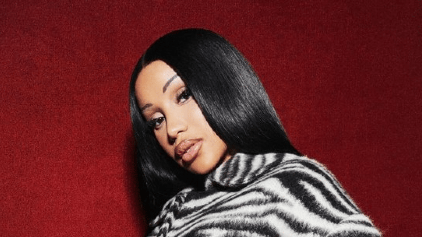 Вагітна Cardi B впала на сходах — чи не стався викидень