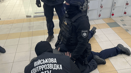 В Харькове задержали мошенника, который за деньги обещал вернуть военного из плена - 285x160