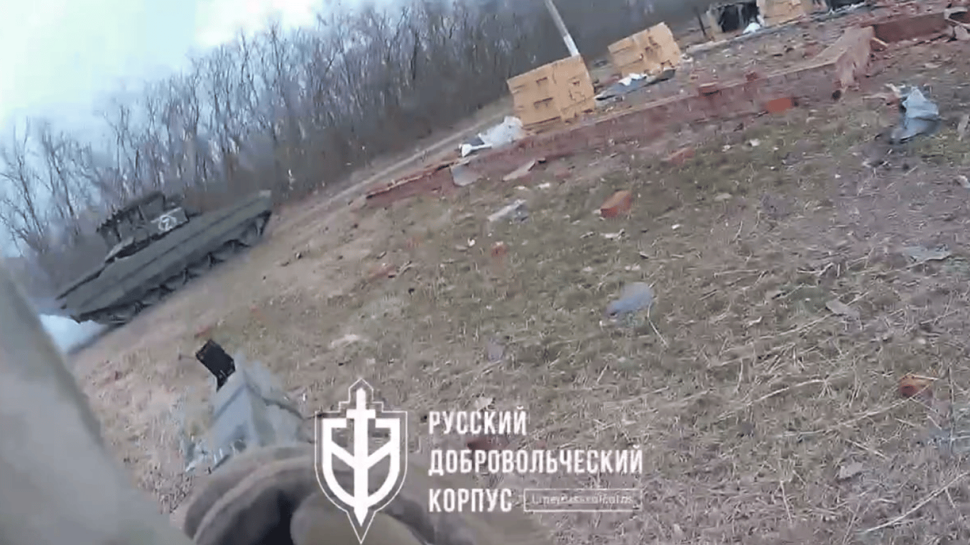 Російські добровольці показали, як підбили танк окупантів у Бєлгородській області