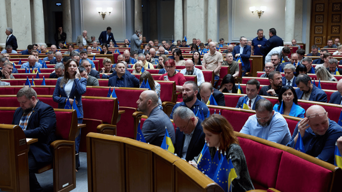 Зарплаты полицейских значительно вырастут: народные депутаты приняли закон