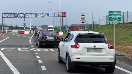 На кордоні з Польщею зібралися десятки авто: черги на КПП - 290x166