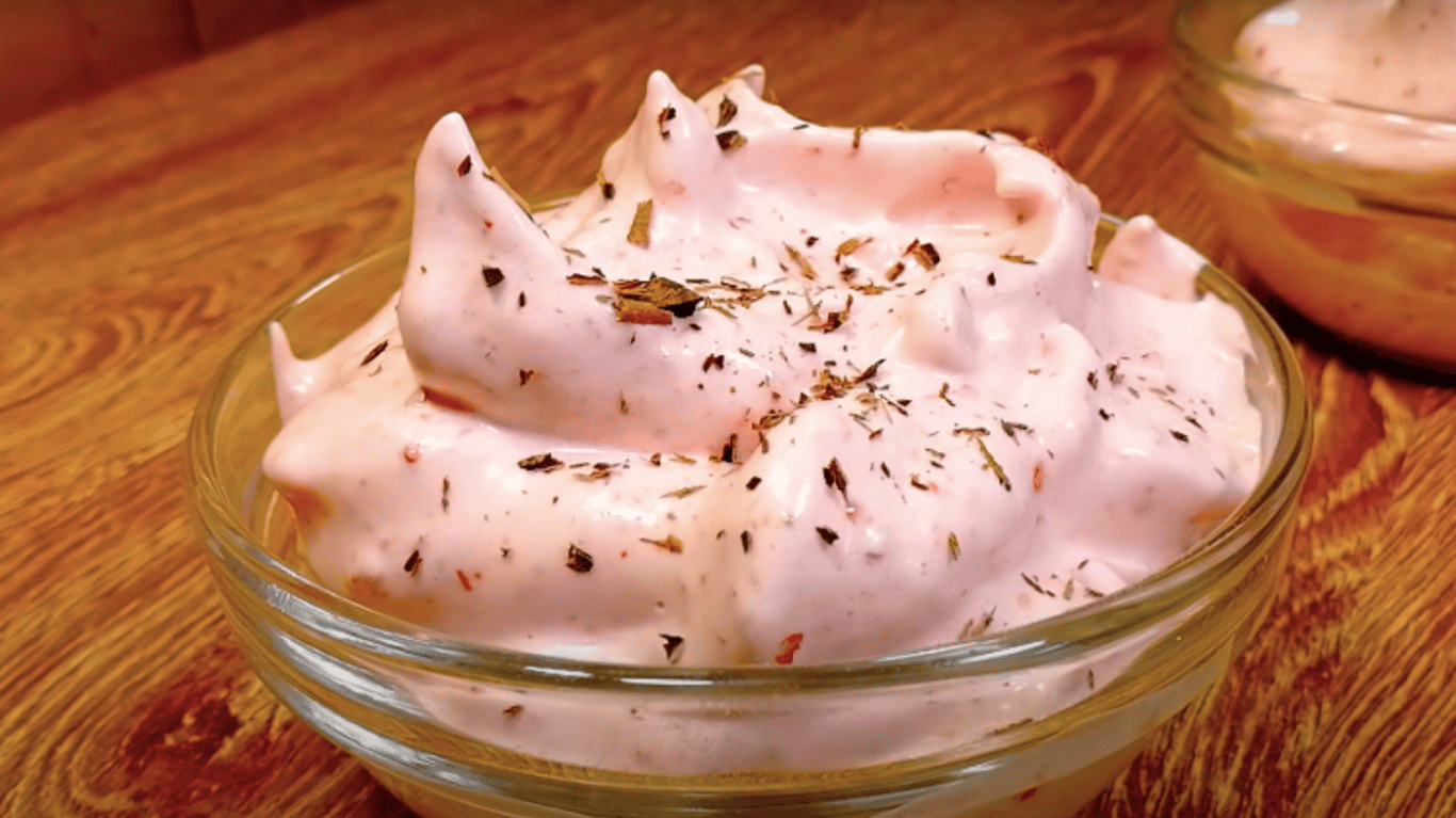 полуничний літній десерт всього з трьох простих інгредієнти