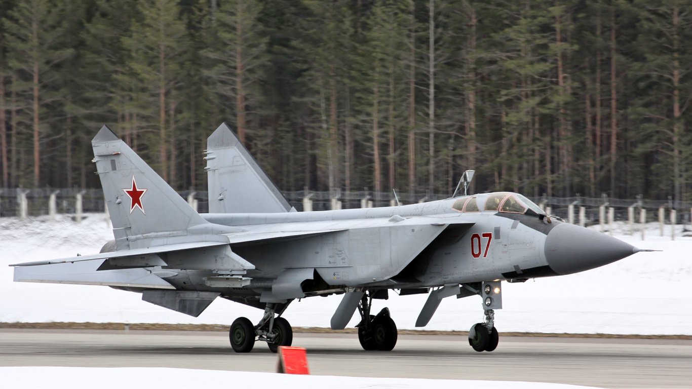 Российский МиГ-31К впервые взлетел из аэродрома "Мачулищи" без радиолокационника А-50