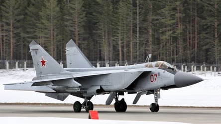 ​​​​​​​Російський МіГ-31К уперше злетів з аеродрому "Мачулищі" без радіолокаційника А-50 - 285x160