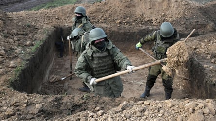 Оккупанты в Крыму заставляют гражданских рыть окопы, — Генштаб - 285x160