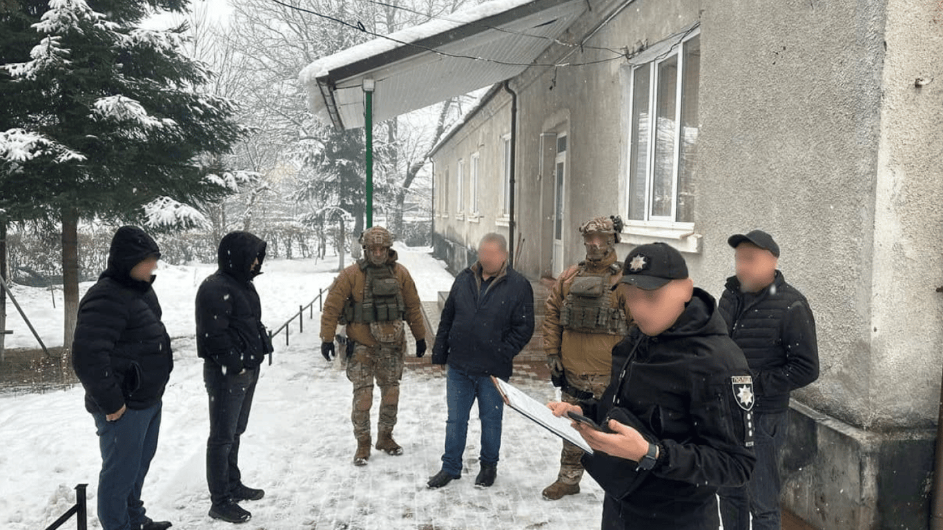 Украинцев обяжут проходить проверку в ТЦК за границей — какое наказание за отказ