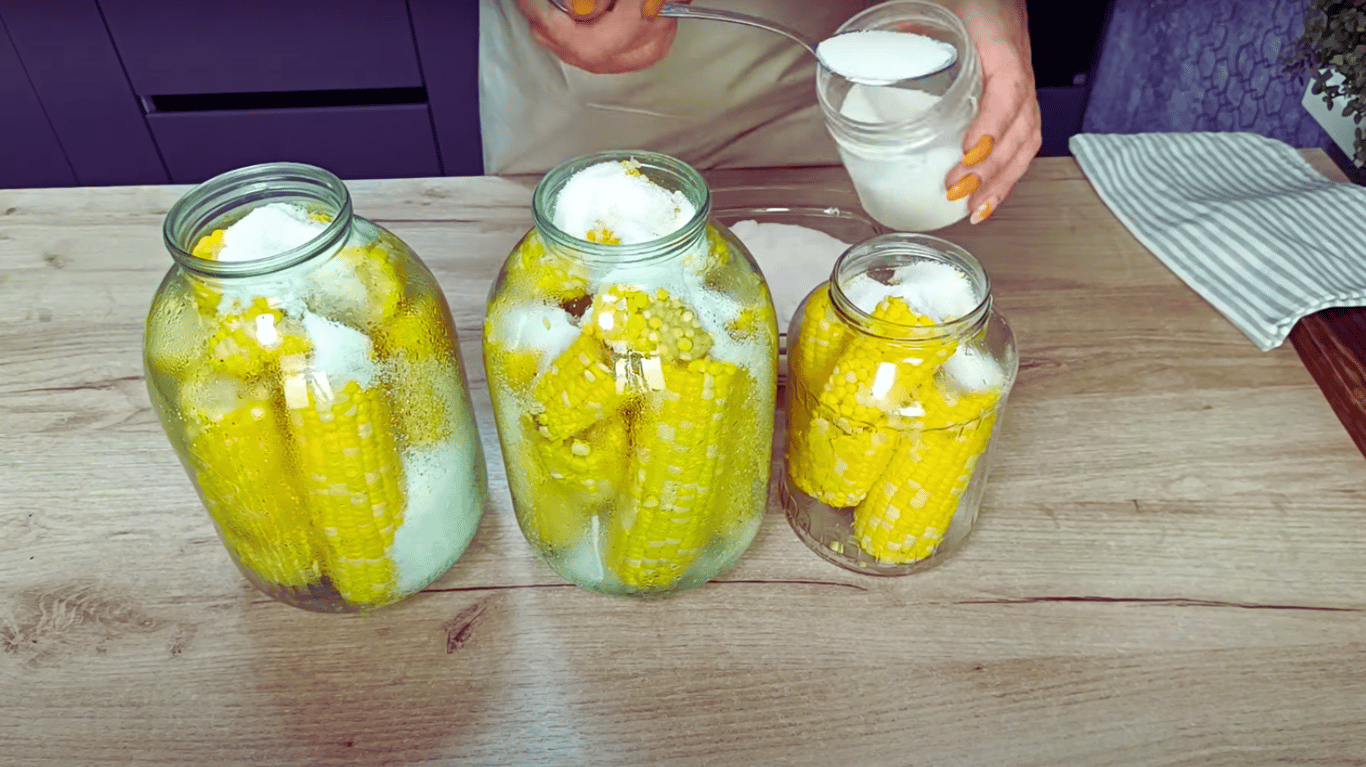 маринована кукурдза на зиму в банці