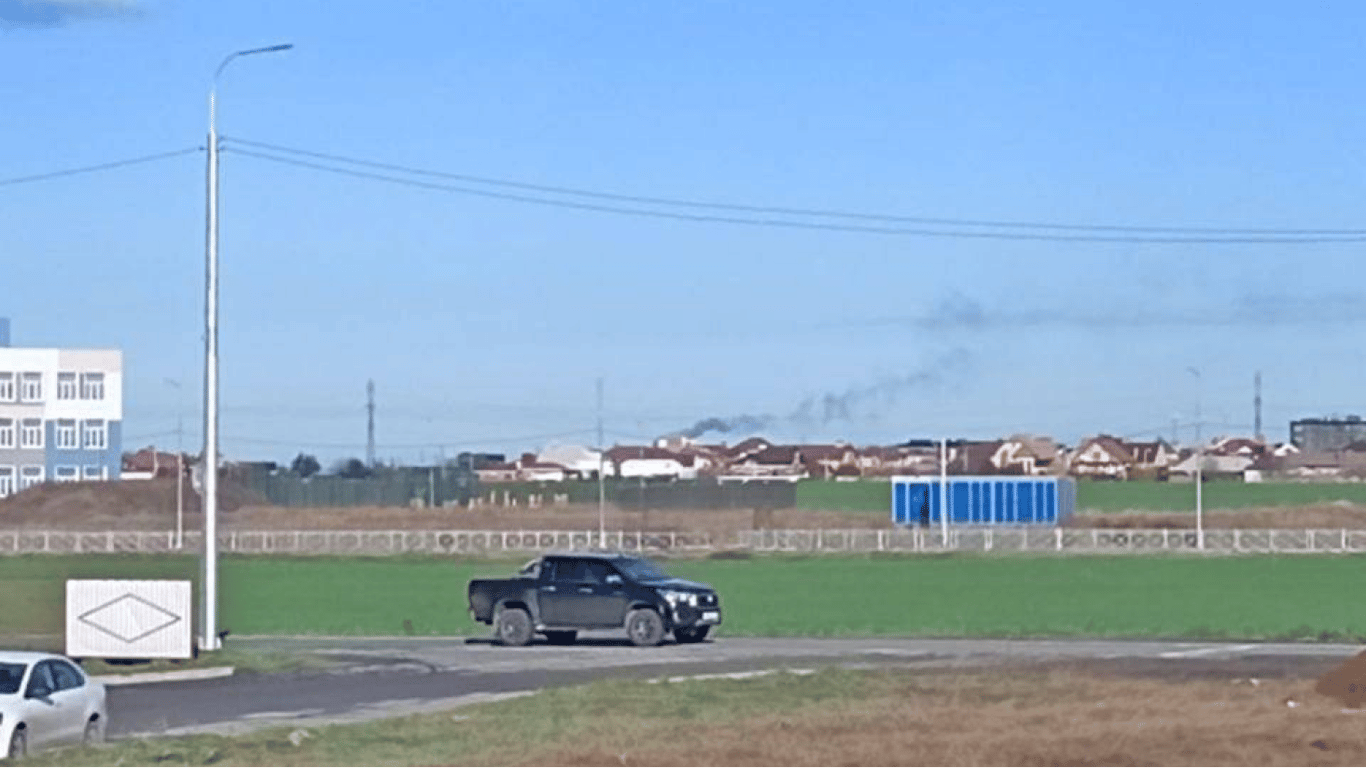 У російському Таганрозі пролунали вибухи біля військового аеродрому