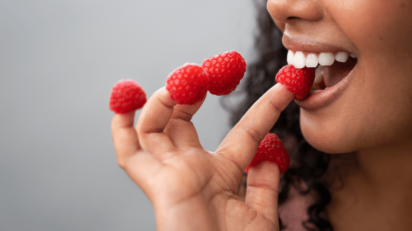 Стало известно, какая ягода поможет похудеть