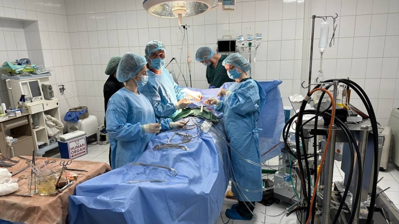 Украинские медики провели сверхсложную операцию
