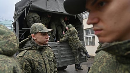 Скрывают самоубийства и пьют: АТЕШ о кризисе в российской армии - 285x160