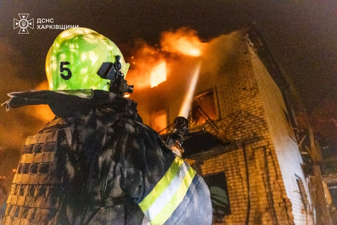 У ДСНС показали фото наслідків атаки РФ по Харкову — що відомо - фото 1