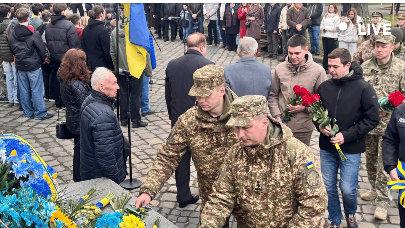 Памʼятник Чорноволу у Львові