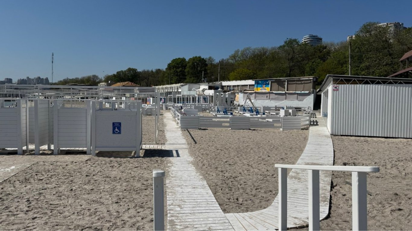 Курортний сезон в Одесі: безпека на пляжах та воді