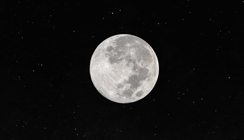 Луна в космическом пространстве