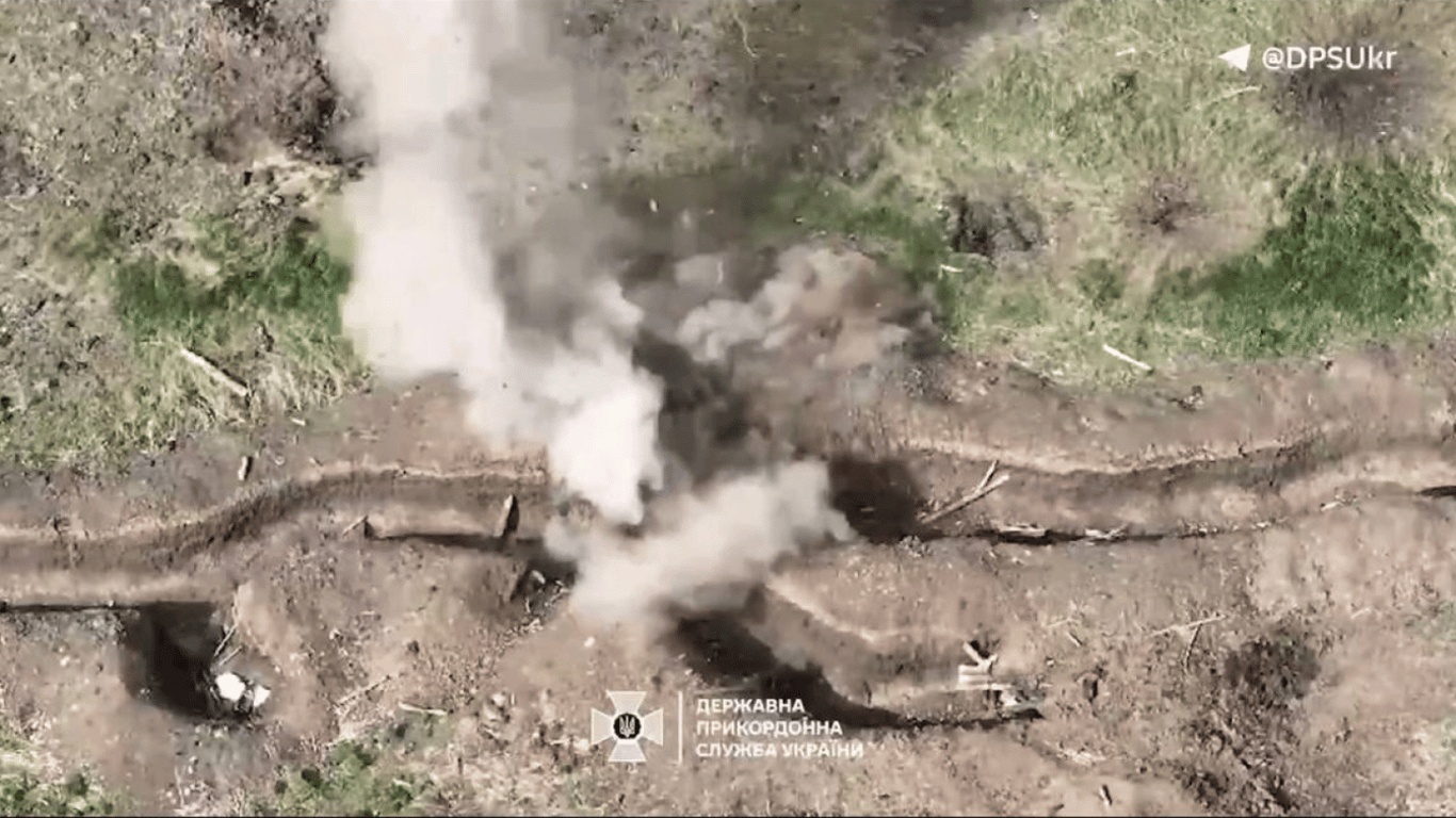 Пограничники уничтожают позиции и технику оккупантов на Соледарском направлении — видео