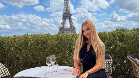 Жена Забарного в невероятном платье посетила Парк-де-Пренс - 285x160