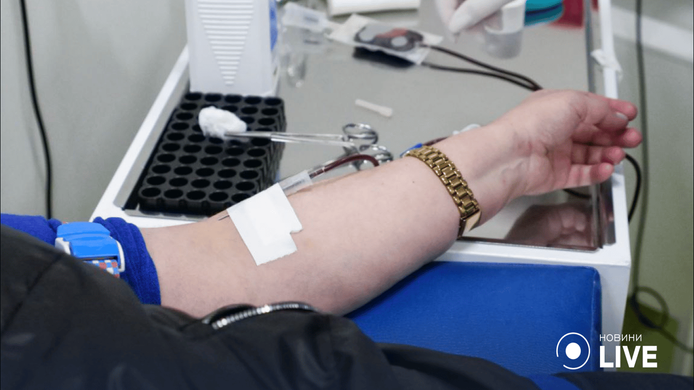 Рятують життя: одеські комунальники почали акцію зі здачі крові - 250x140