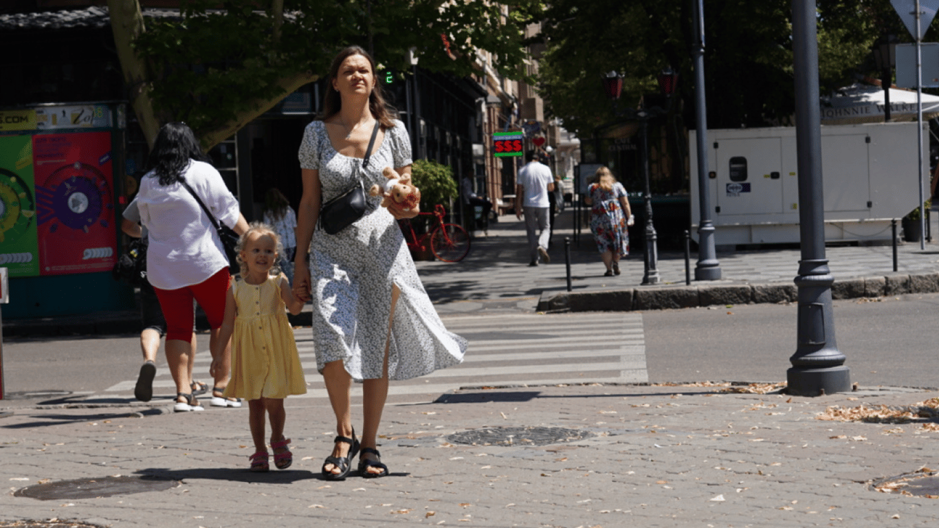 Люди на вулиці Одеси 