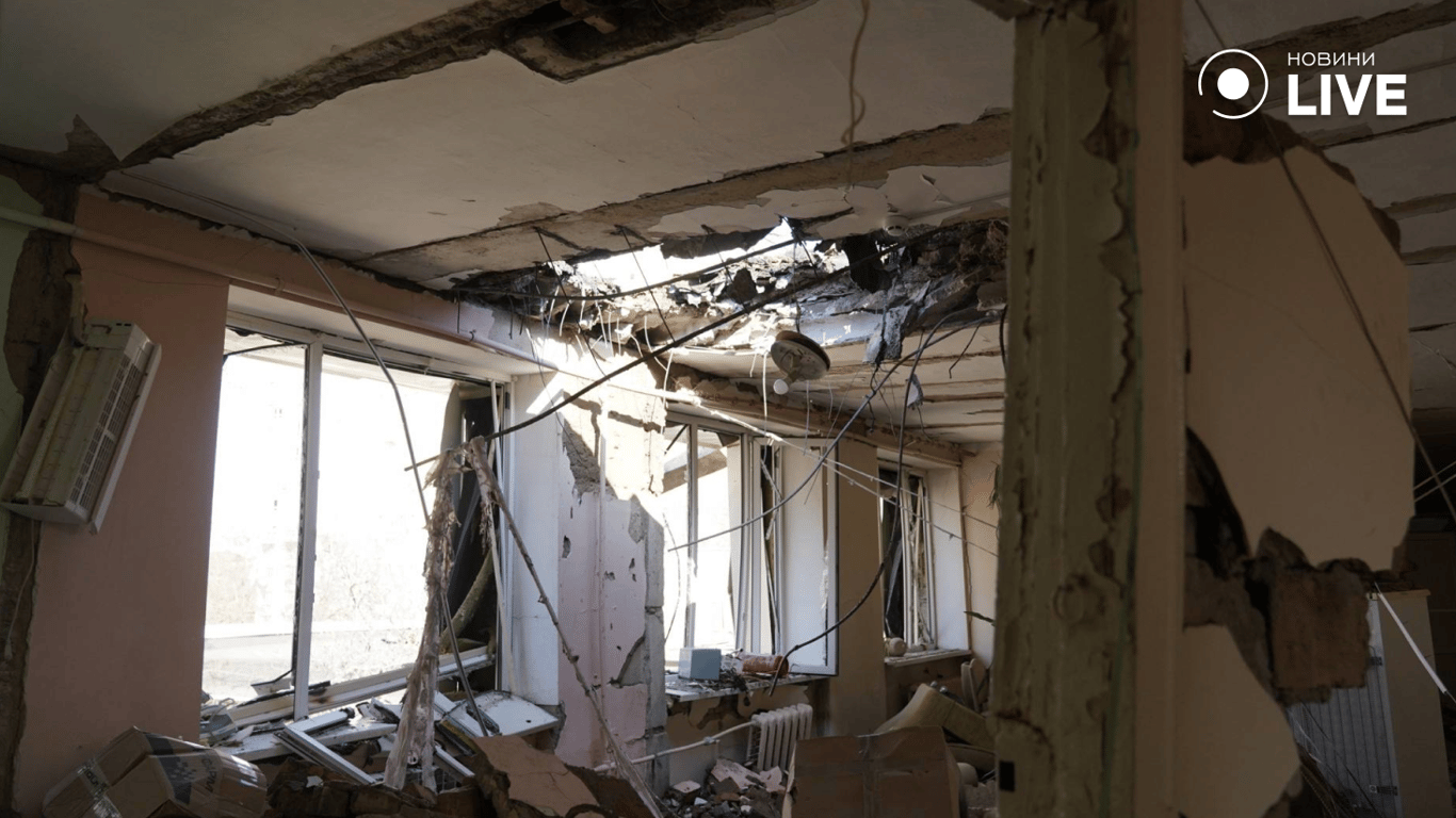 Знищене перекриття між поверхами в пологовому