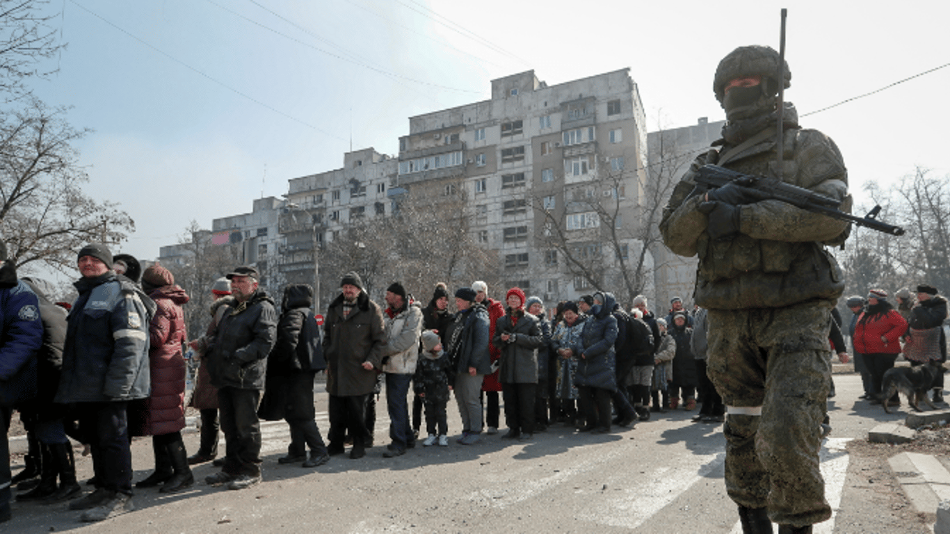 Путін погрожує депортацією мешканцям ТОТ, які лишилися з українськими паспортами