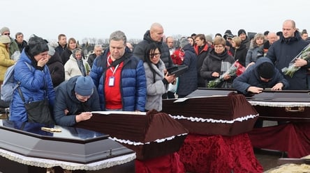 В Харькове похоронили семью Путятиных, которая погибла в результате вражеской атаки - 285x160