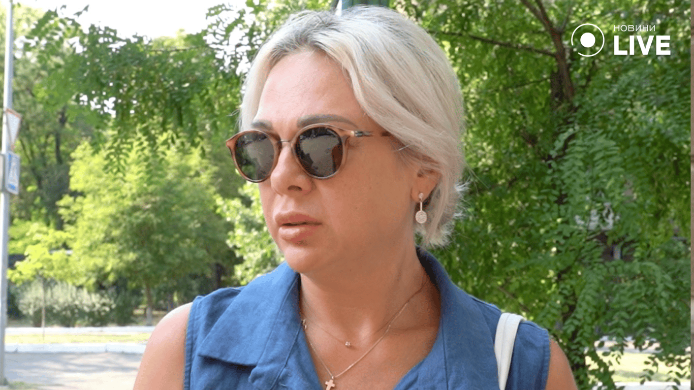 Оксана против обязательного обновления данных. Фото: Новости.