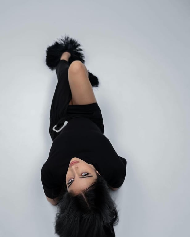 Лурдес роздяглась у рекламі модного бренду