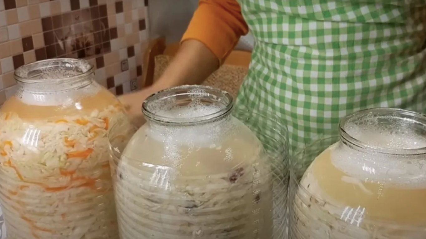 квашена капуста з журавлиною