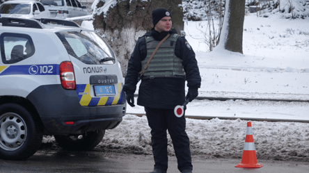 Будут ли правоохранители вручать повестки на блокпостах Киевской области — ответ полиции - 285x160