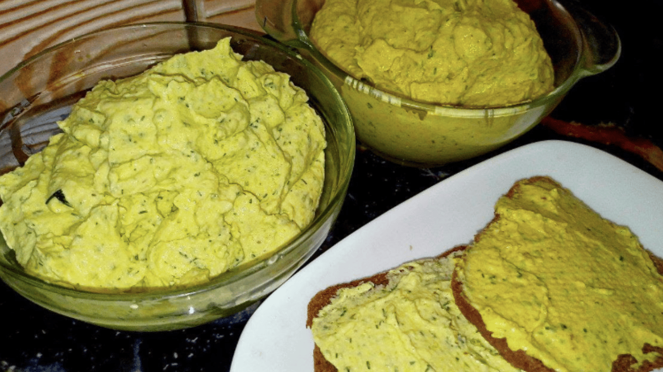 ідеальний рецепт кабачкової намазки на сніданок з сиром і часником