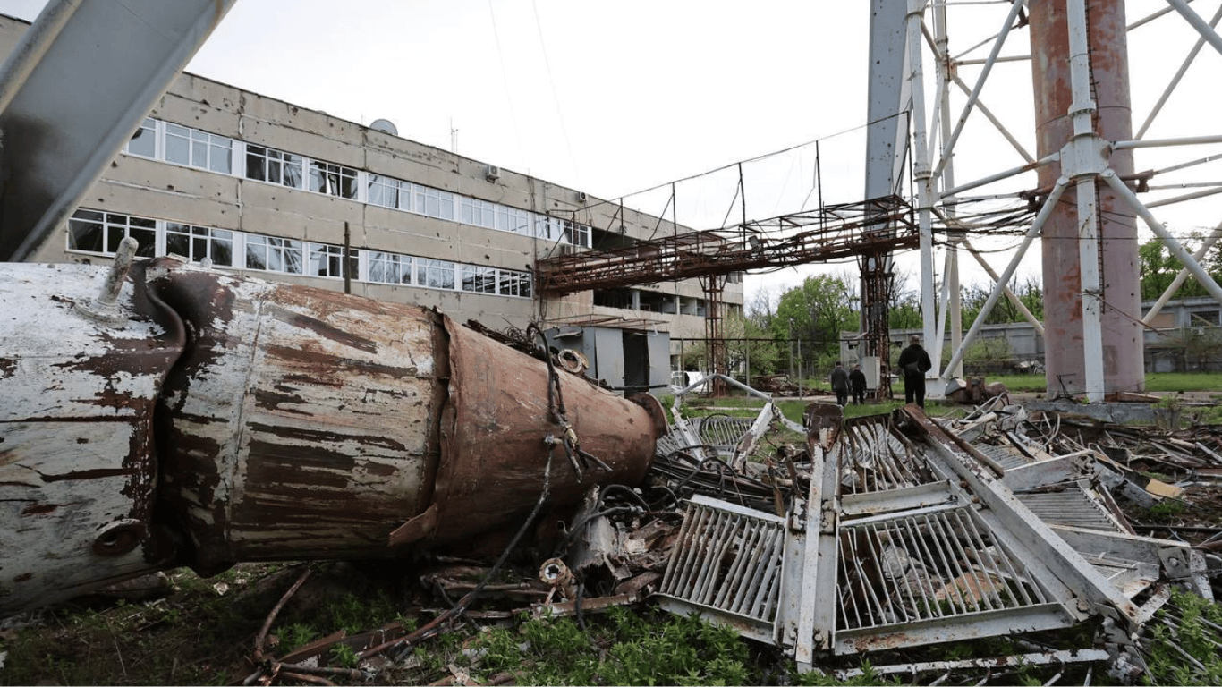 Удар по телебашне — в Харьковской ОГА показали ужасные последствия