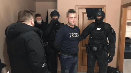 Спіймали на взятті чималої суми — одному з суддів Одещини оголосили підозру - 285x160