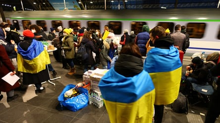 Большинство украинских переселенцев в Польше планируют вернуться домой, — опрос - 285x160