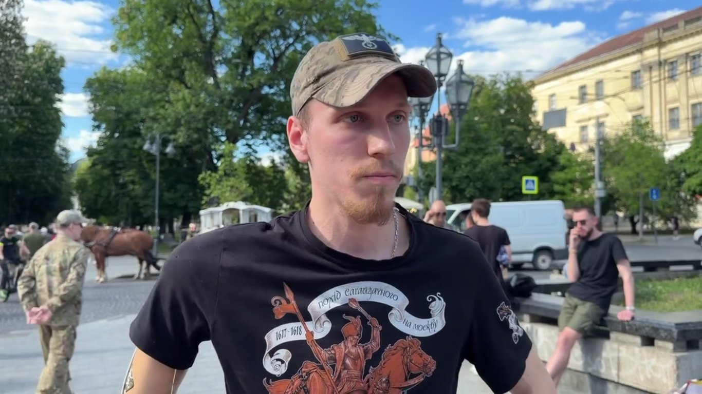 Учасник акції протесту проти мігрантів ветеран війни Артур