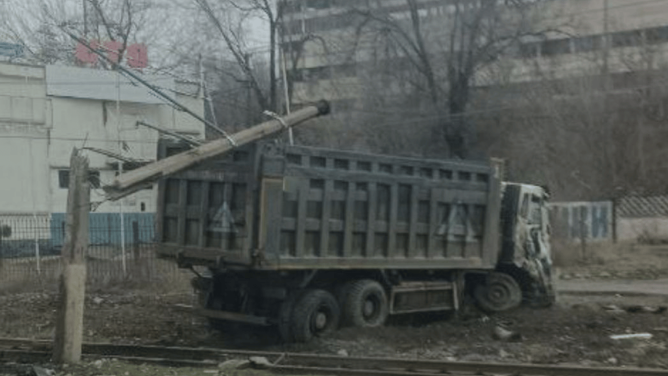 У Маріуполі партизани знешкодили вантажівку окупантів, що перевозила екіпіровку
