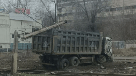 У Маріуполі партизани знешкодили вантажівку окупантів, що перевозила екіпіровку - 285x160