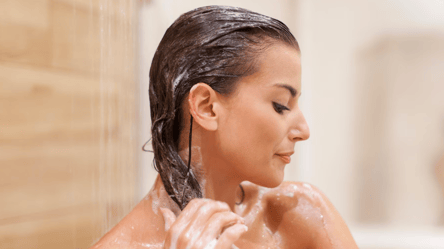 Медики объяснили, безопасно ли для волос мыть голову ежедневно - 285x160