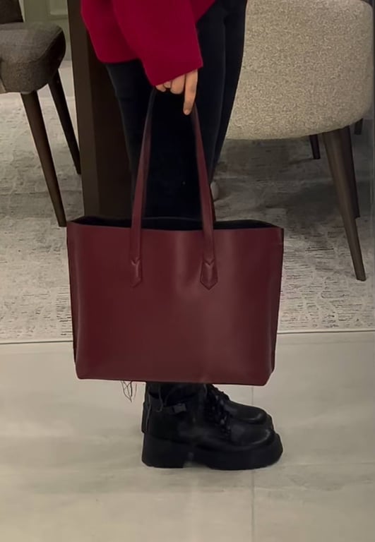 A large bag is relevant for busy women