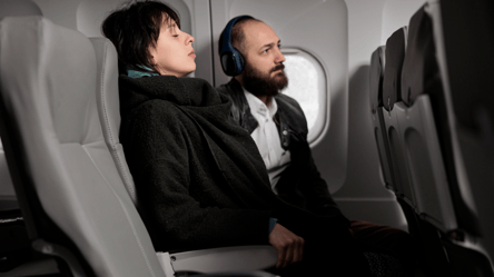 Чому не можна мінятися місцями в літаку — відповідь вас здивує - 285x160