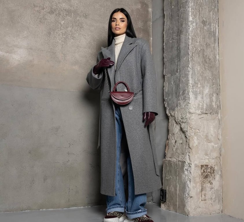 Джинси та пальто - класичне поєднання цієї осені