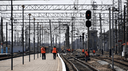 Оккупанты усиливают защиту железнодорожных складов в Крыму из-за постоянных диверсий, — партизаны - 285x160