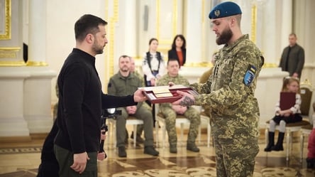 Zelenskyy gives state awards to soldiers and their families - 285x160