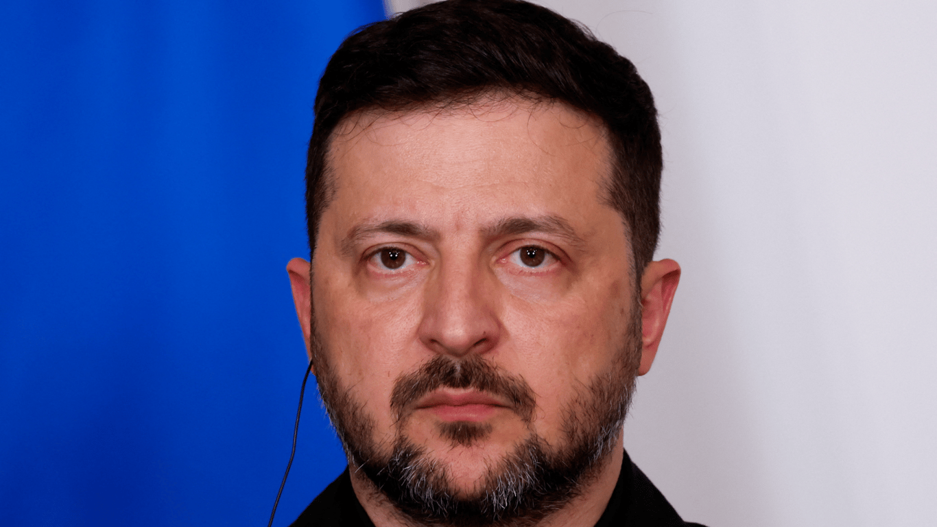 В небе более ста дронов: Зеленский предупредил о новых атаках