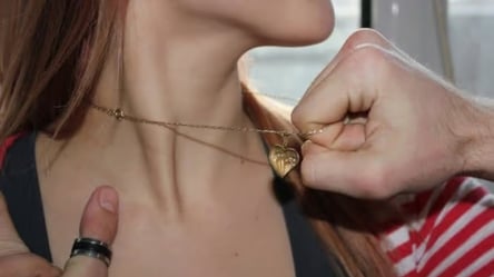 Чоловік украв золоту прикрасу — як його покарав суд - 285x160