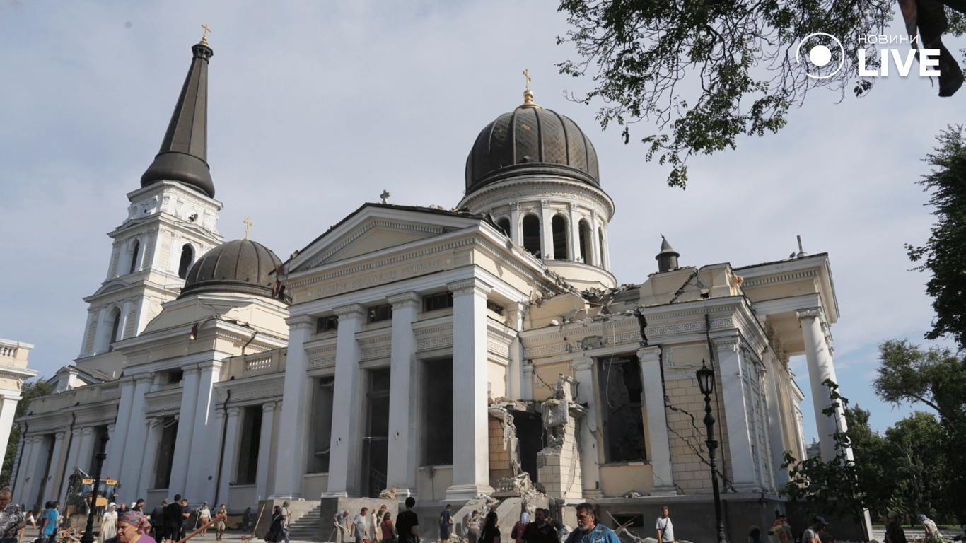 Собор в Одесі після влучання 