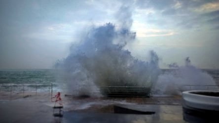 Сильний вітер та дощ — в Одесі оголосили штормове попередження - 285x160
