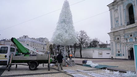 Свято у мегаполісах — який вигляд мають ялинки Нью-Йорка і Києва - 290x166